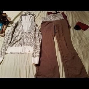 North Face XS Dark Tan/White 2 Piece Set